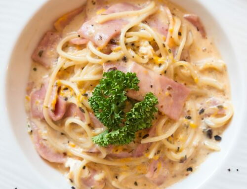 Spaghetti mit Schinken und Käse